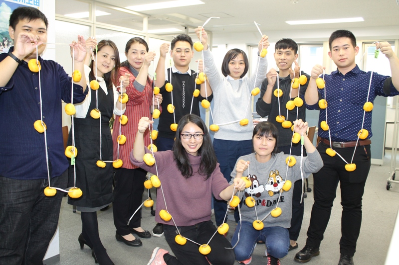 October 25, 2017 Making dried persimmons (Nagano Campus)